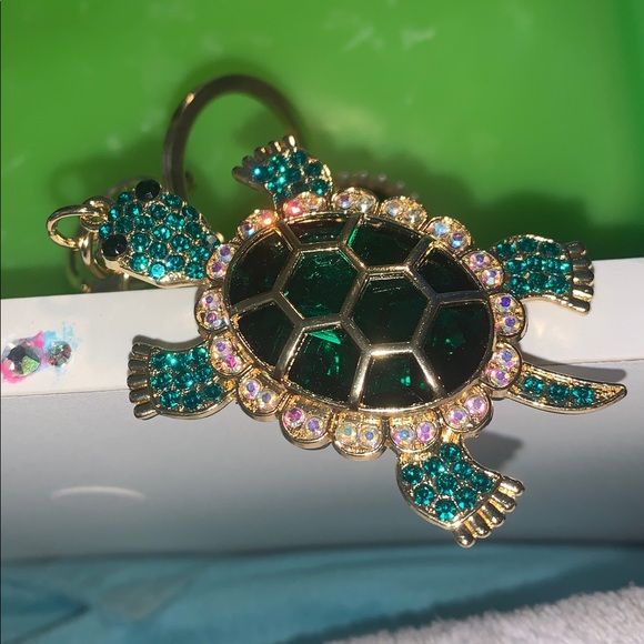 Turtle purse/bag charm Keychain w/ heart charm - Picture 3 of 5